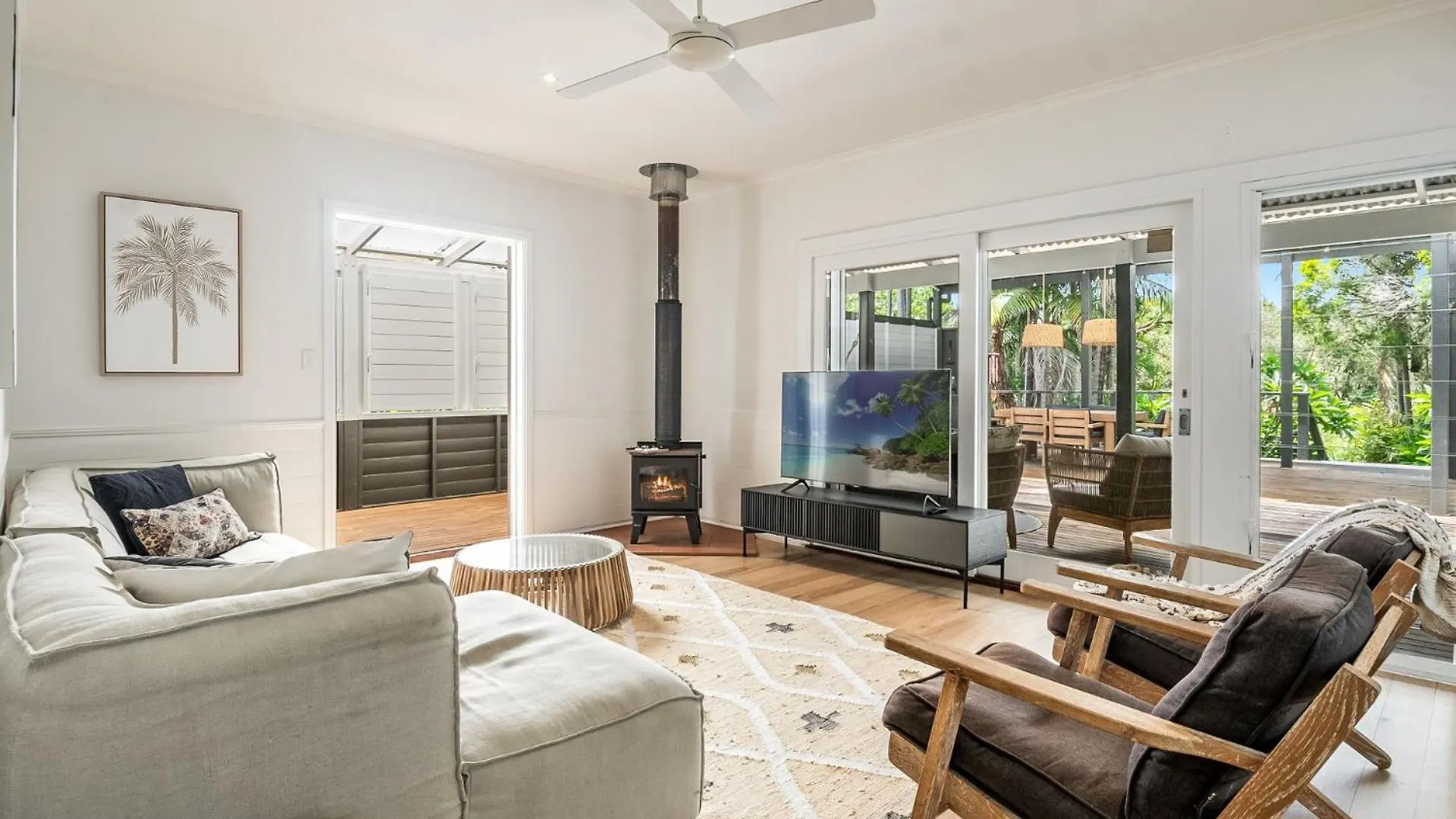 בית אירוח ביירון ביי Frangipani Cottage